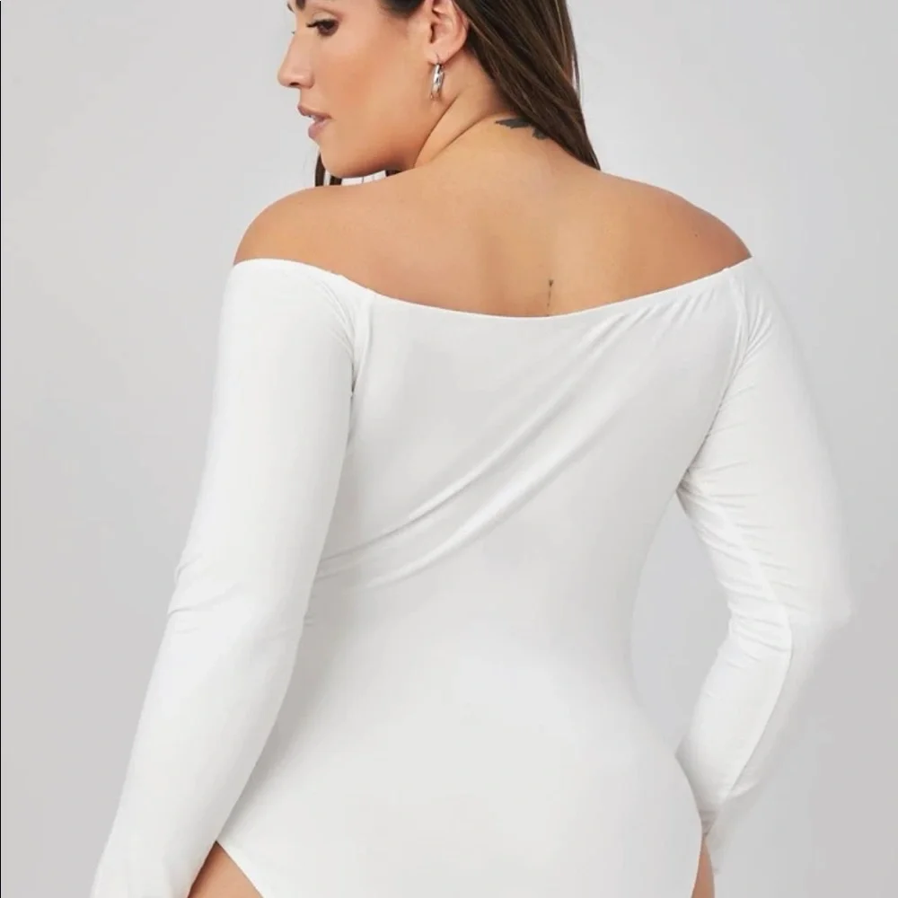 Plus size off shoulder solid bodysuit - Picture 2 of 4